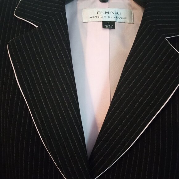 Tahari Arthur S. Levine Suit Jacket  🧥 - Picture 2 of 2